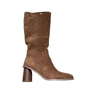 C. Wonder Women's Microsuede Knee High Heeled Boot size 8,5 Cognac.